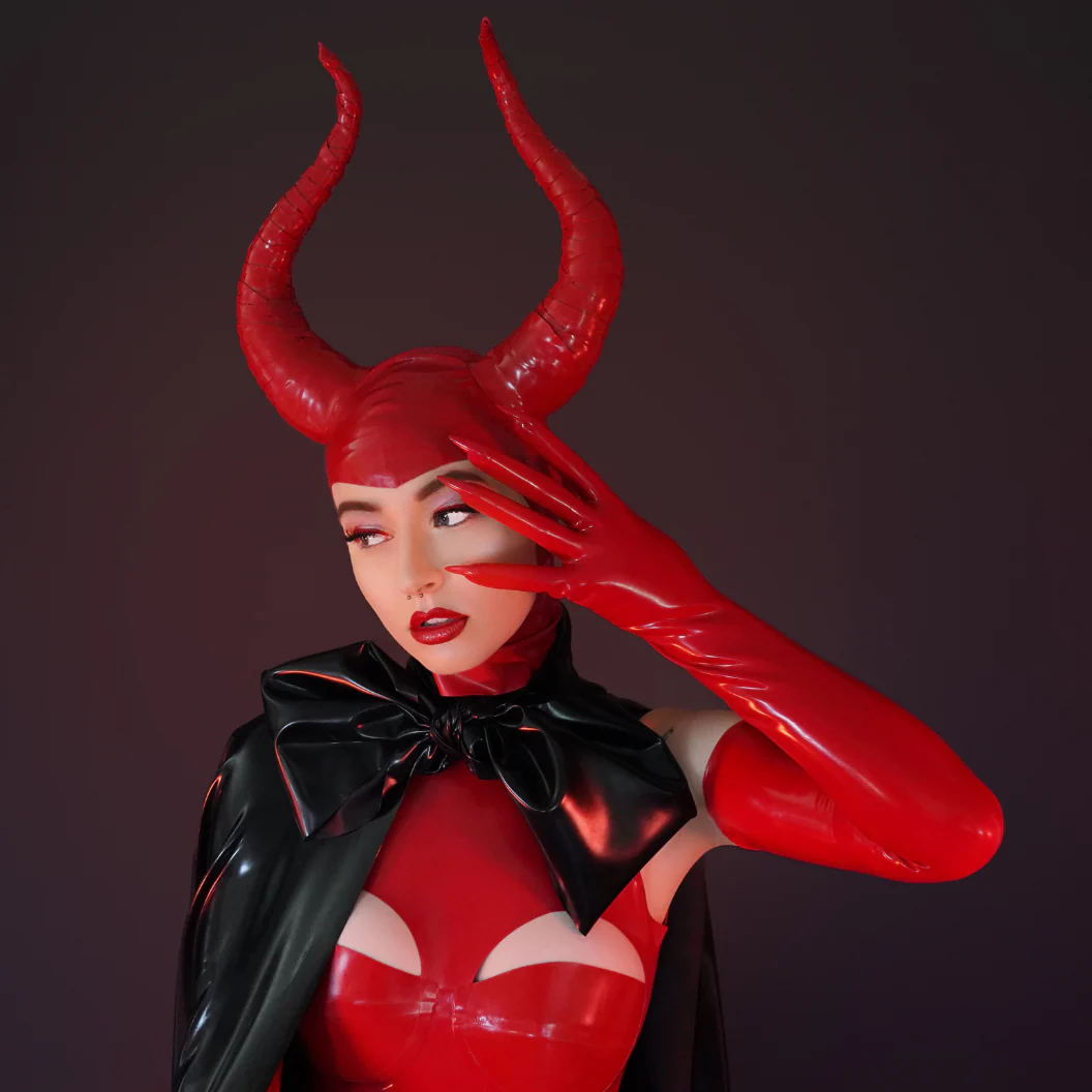 Queen Hood - Image 4