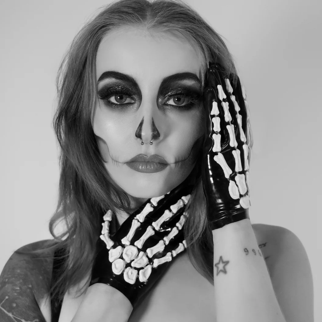Skeleton Cropped Gloves - Image 2